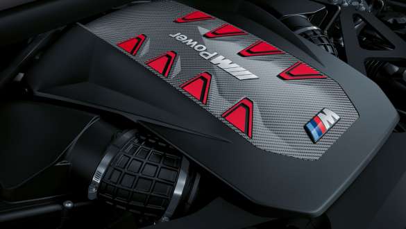 Nagy teljesítményű M TwinPower Turbo V8-as motor 625 lóerővel.